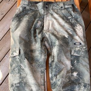 Mens Large Oakley snowboarding pants